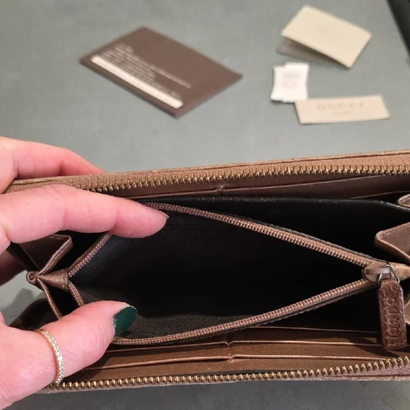 Gucci Beige and Brown GG Canvas Wallet With Tags - Picture 10 of 13